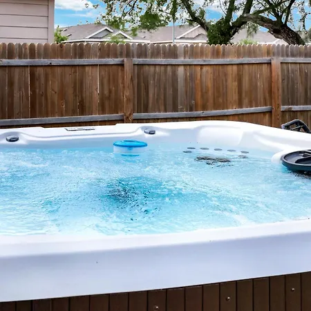 Hot Tub Getaway Nr Missions Park Bbq Yard Games Villa